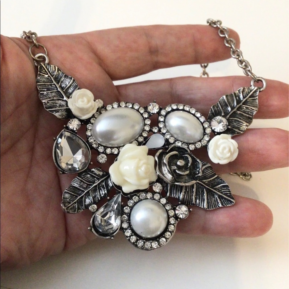 NWOT. Silver / Pearls / Flowers Beige Set.